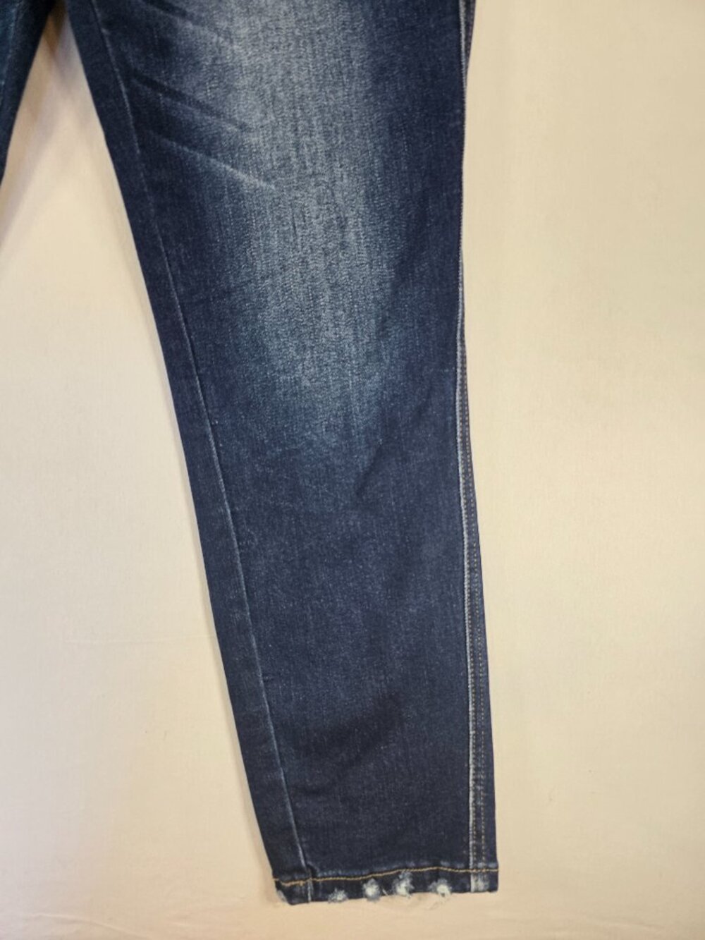 Flying Monkey Women’s Denim Blue Jeans High Rise Flare Size 31x26 NWOT - Picture 2 of 16